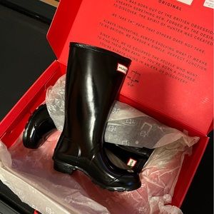 HUNTER BOOTS brand new in the box. Girls original black gloss USB2/USG3. Kids